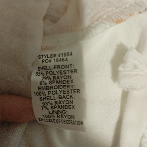 New Halter style top with beautiful embroidery - Picture 5 of 5